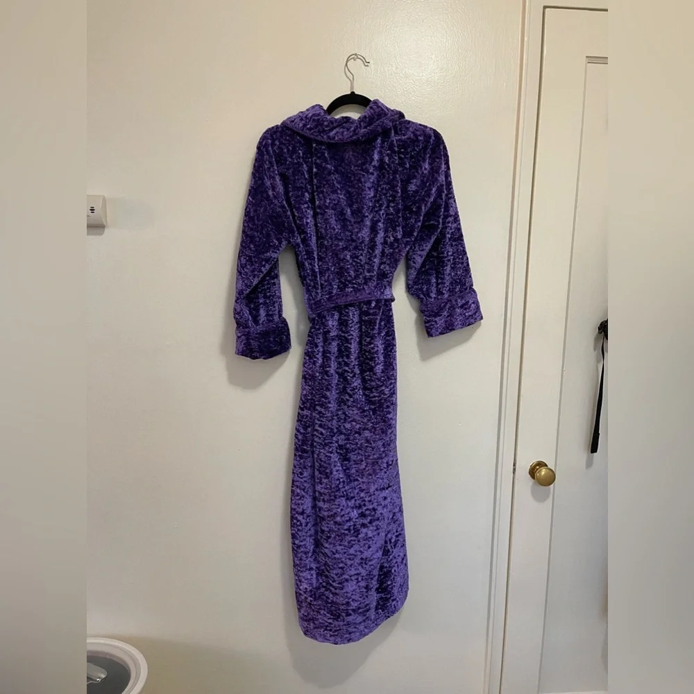 Delicates Purple Robe - Picture 2 of 5